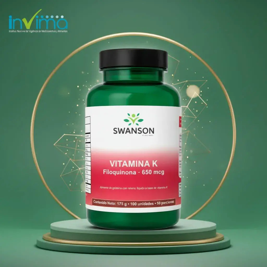 Vitamina K1 (filoquinona) Swanson by Vital World, 650 mcg por porción en softgels con relleno líquido. Contribuye al mantenimiento normal de los huesos y a la coagulación normal. 100 softgels, 50 porciones. Con INVIMA.